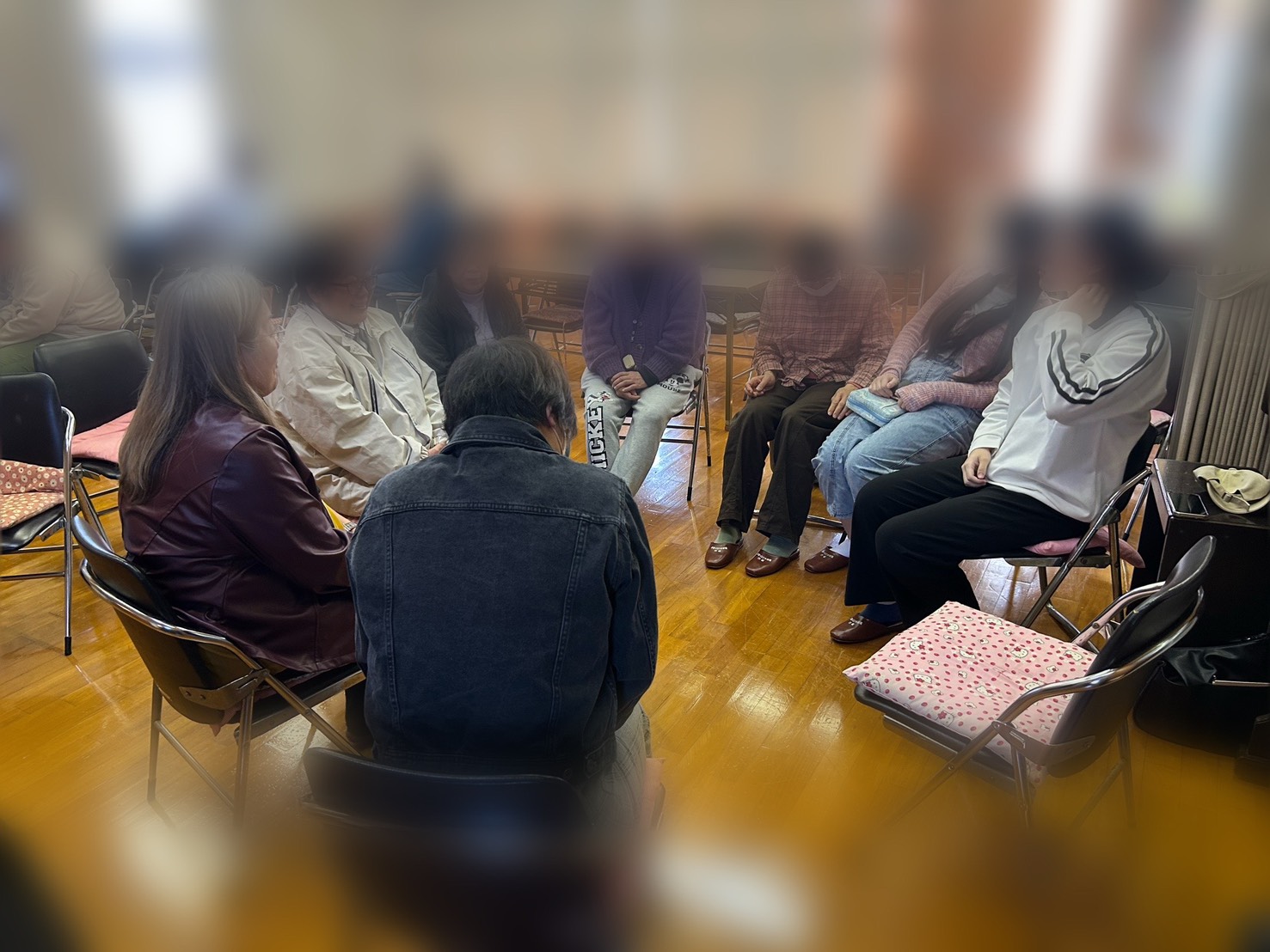 礼拝後の御言葉の分かち合いの様子